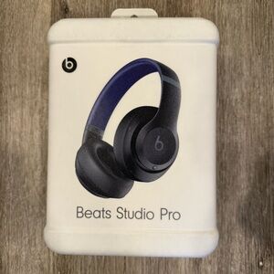 Beats Studio Pro Wireless Over-Ear Noise Cancelling Headphones, Navy (MQTQ3LL/A)